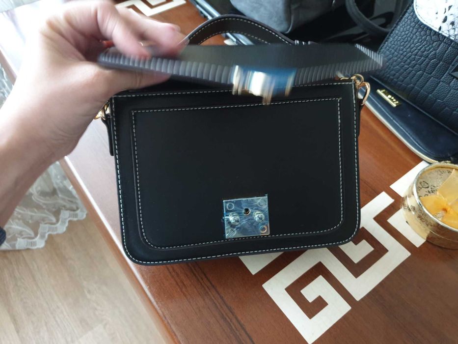 Сумочка базовая черного цвета