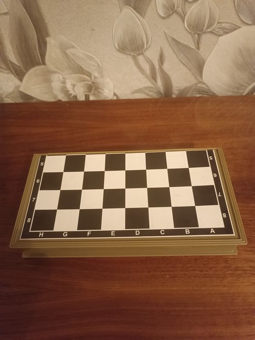 Шахматы 23*23 см новые.