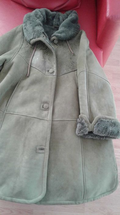 Haina blana naturala din piele naturala pentru femei cu intarsie