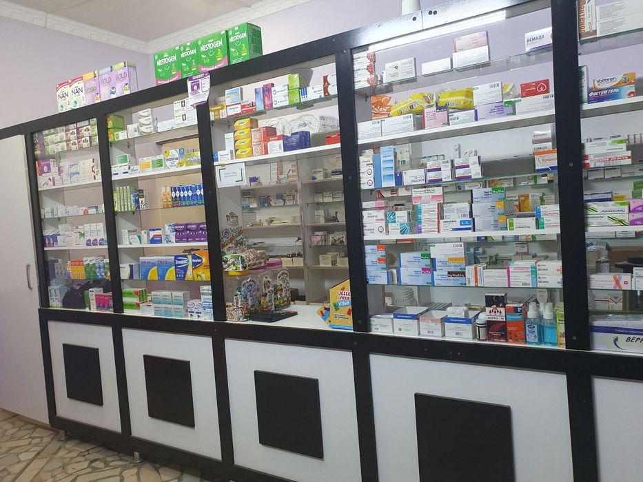 Dorixona uchun mebel javon sotiladi