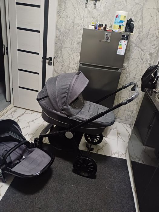 Продаётся фирменный коляска 2в1