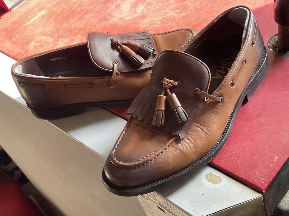 Vând pantofi eleganți pentru ocazii speciale