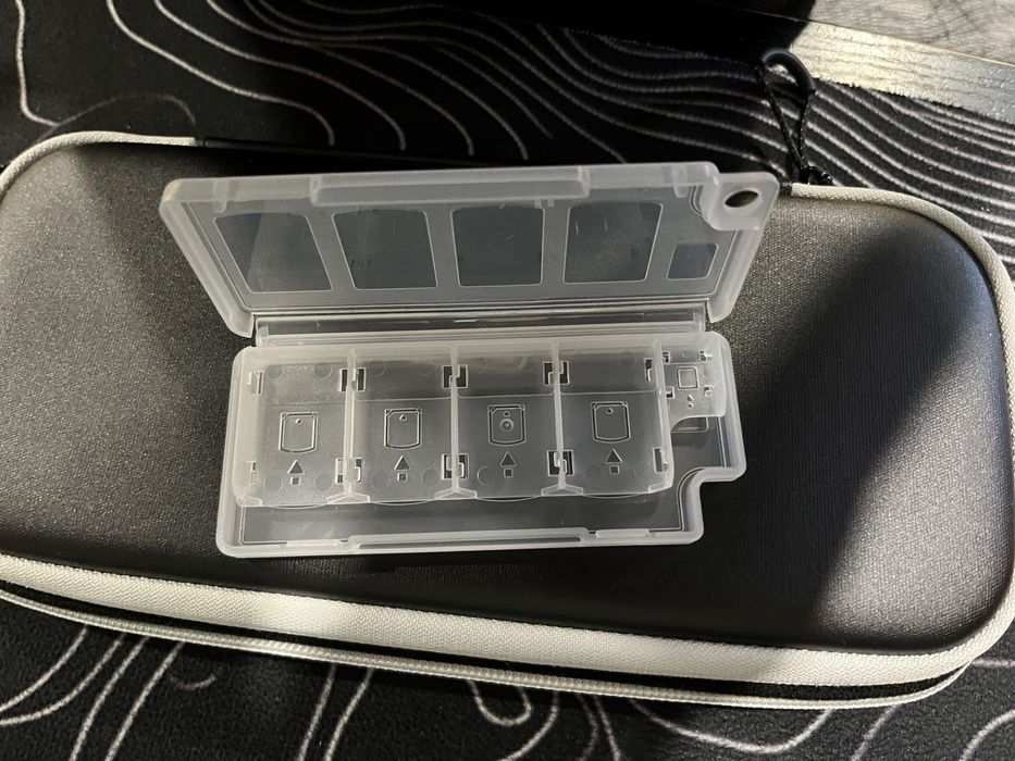 Nintendo switch с 2 игри и 2 SD карти  + подарък Super mario party