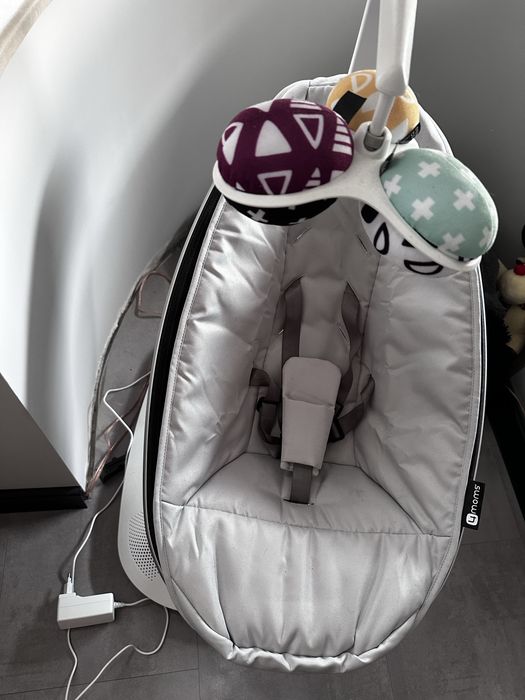 Електрическа бебешка люлка mamaRoo 5.0, сива
