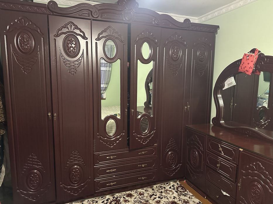 Spalniy garnitur,ikki kishilik divan shfoner trimo 2ta tumba