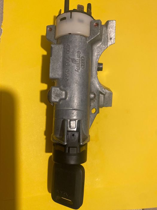 Vând  contact aprindere cu cheie pentru Audi a4 b5