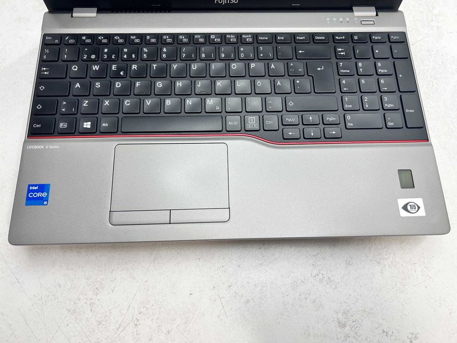 Реновиран лаптоп Fujitsu LIFEBOOK U7511 15.6" i5-1135G7 16GB 260GB NVMe батерия 240 мин
