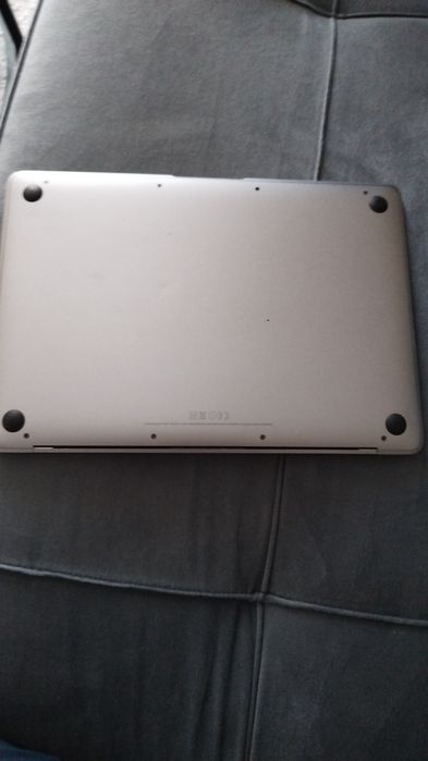 Vând Macbook Apple