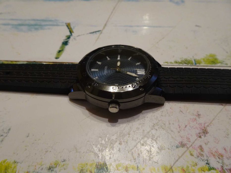 комплект 2 бр. използвани часовници БЕЗ включени батерии