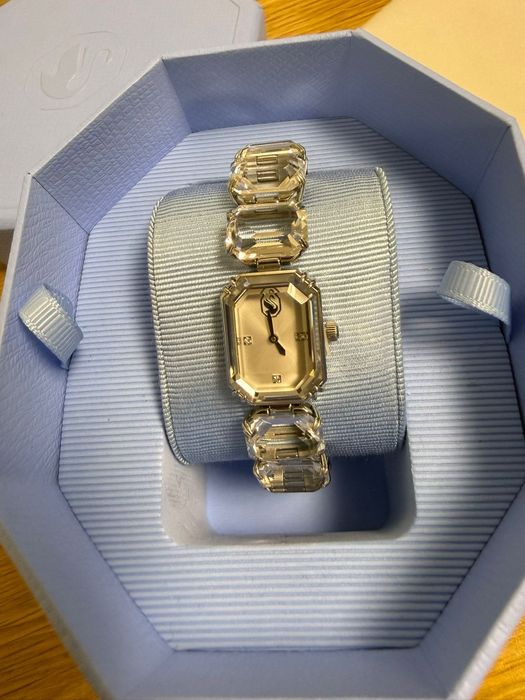 Vând Ceas Swarorovski Millenia
Ceasul este nou nefolosit vine