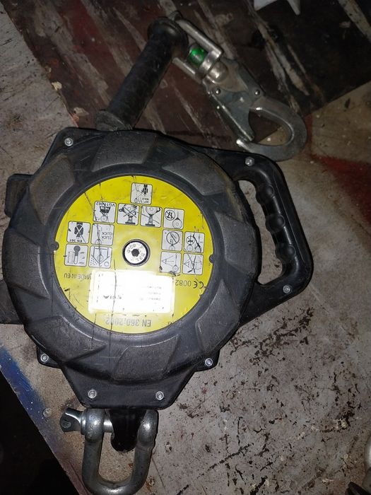 Dispozitiv retractabil anticadere