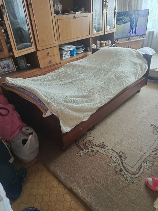 Продам кровать с матрасом