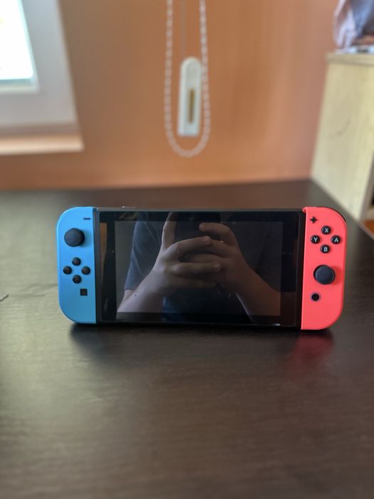 Consola Nintendo Switch Detali in descriere