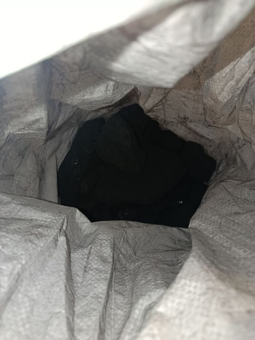 Уголь в мешках. На весах проверка