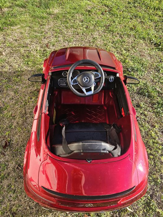 Детска електрическа кола с акумулаторна батерия Mercedes Benz C63 AMG с дистанционно