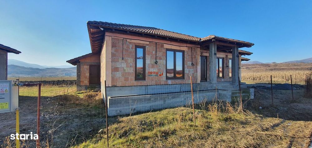 Casa noua semifinisata pe nivel 500 mp teren comuna Ighiu