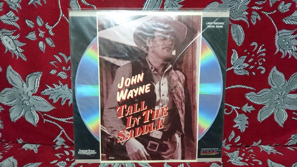 Лазерный диск с фильмом.