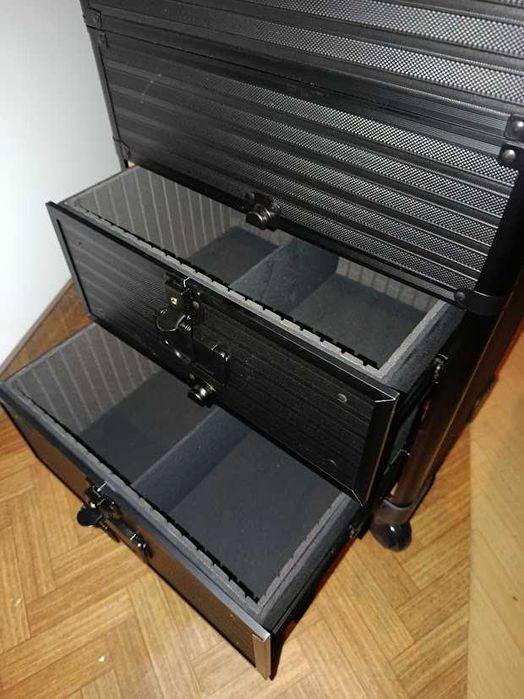 Geanta cosmetice 4 in 1 cu cutie detasabila pt cosmetice