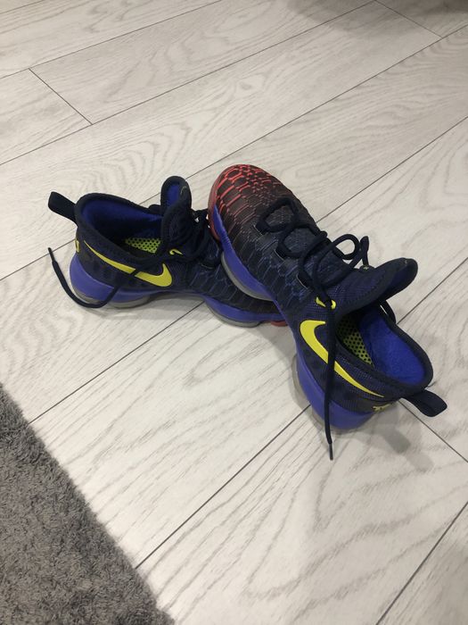 Adidasi Nike ( model Kevin Durant )