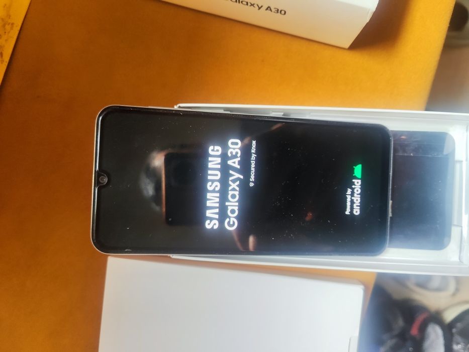 Продам сотовый телефон Самсунг А30