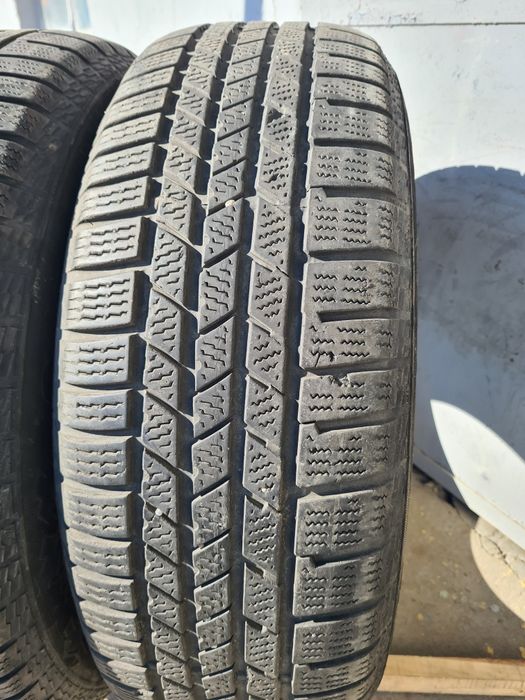 2 бр. зимни гуми 235/65/17 Continental DOT 3711 5 mm