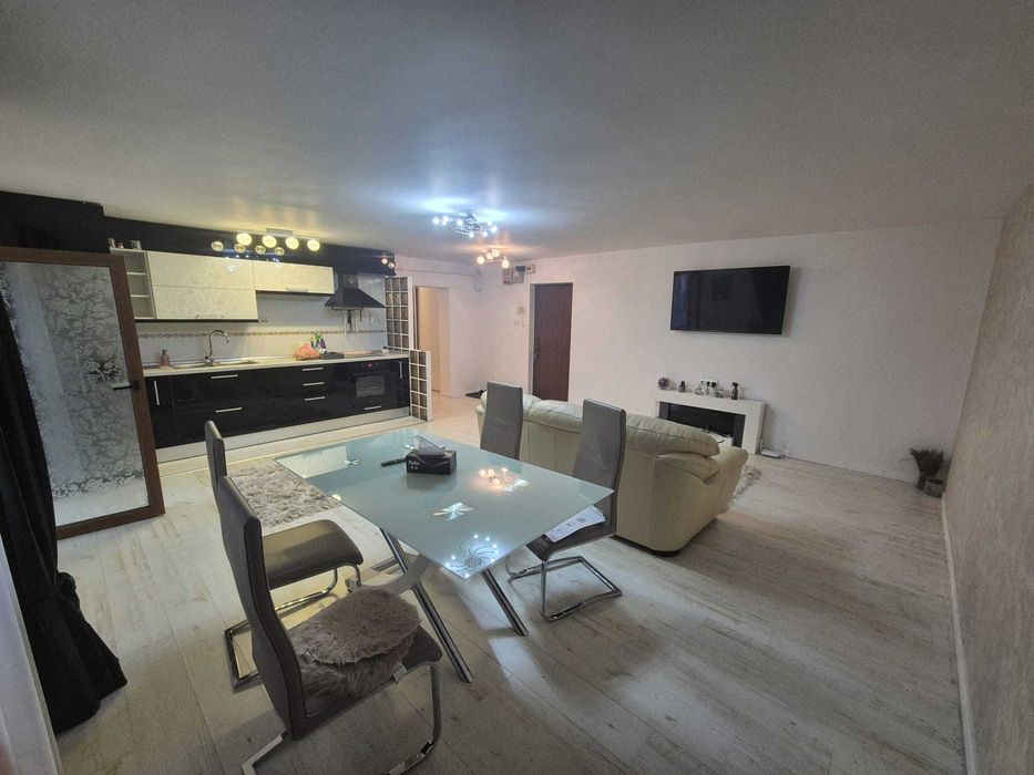 Apartament de vanzare 3 camere - Targoviste Micro 3- str. Constantin Brancoveanu nr 70