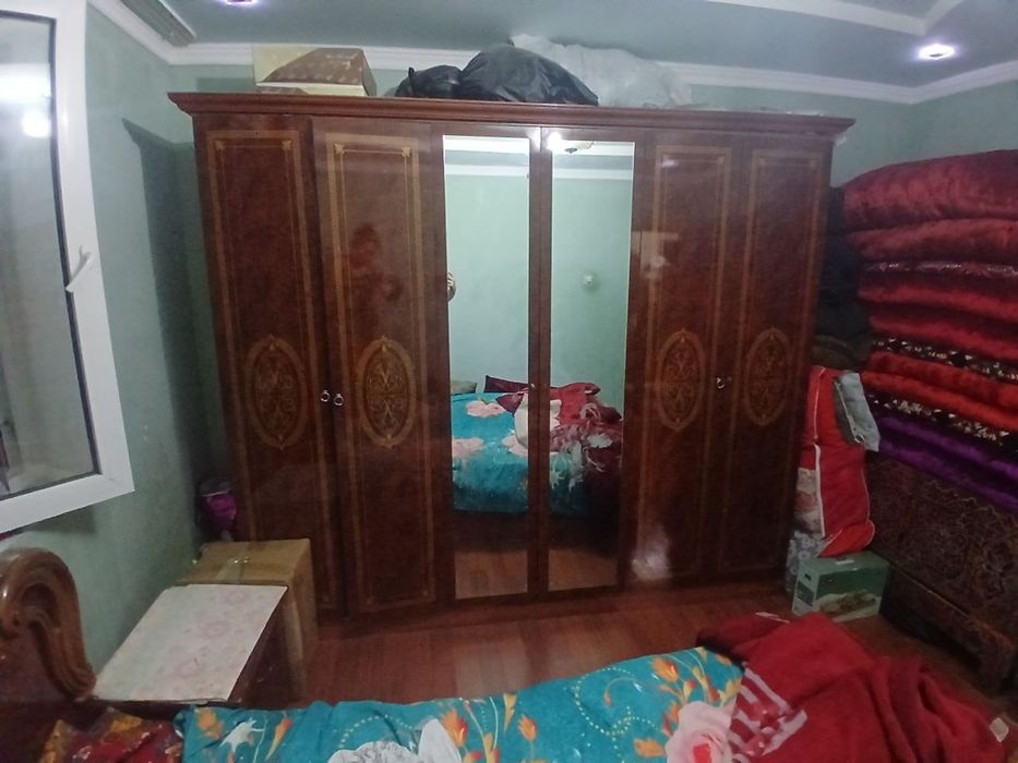 Сандк 150 
Корпеше 8 та 150 ден
Тумбо  200 коиам
Шкаф 500
Палто 300 
М