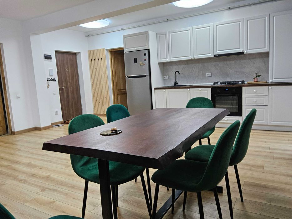 Zona VIVO - Închiriez Apartament de lux cu Terasa: 2 camere