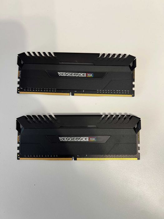 Memorie RAM Corsair Vengeance RGB 16GB (2x8GB) DDR4 2666MHz CL16