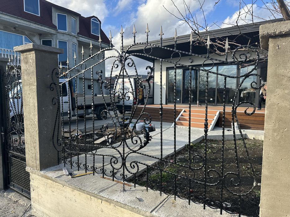 Пройзводство на ковани порти,огради,парапети и метални конструкций