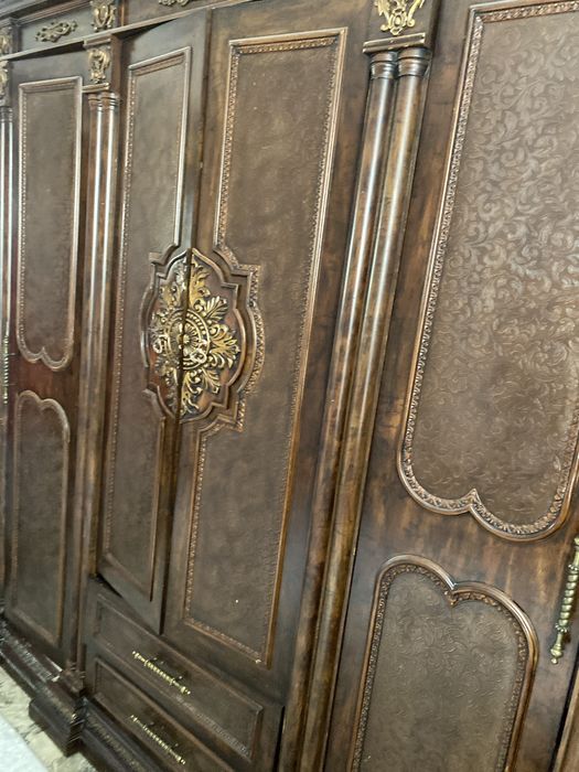 Продам  плательный шкаф