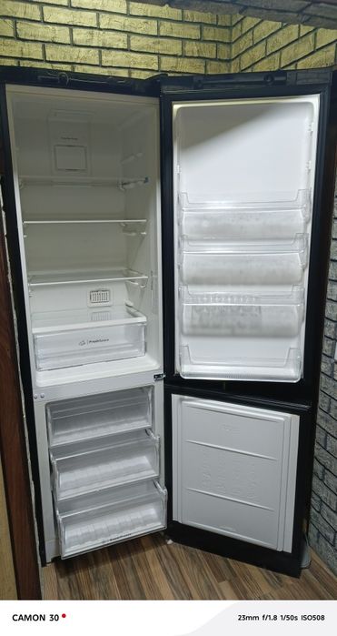 Продам холодильник indesit