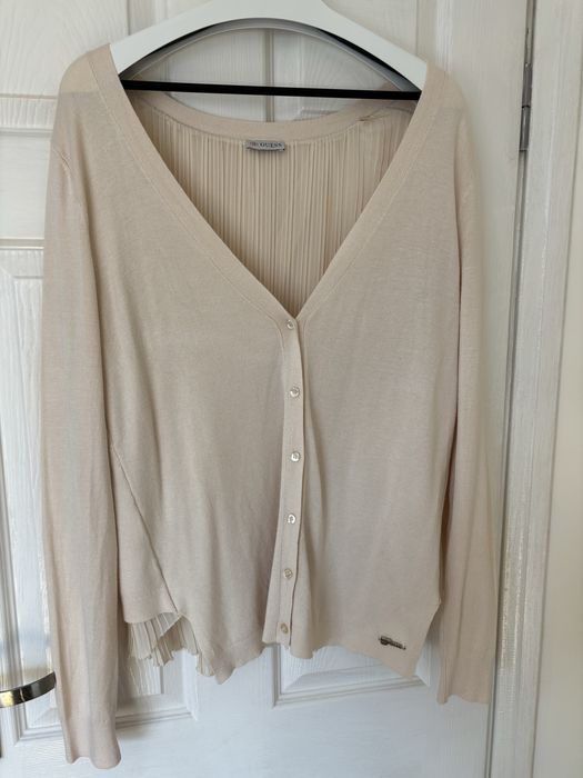 Дамска бежова жилетка Guess