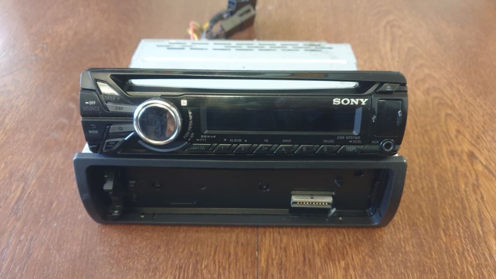 Авто радио плеър музика за кола Сони Sony CD MP-3 USB AUX