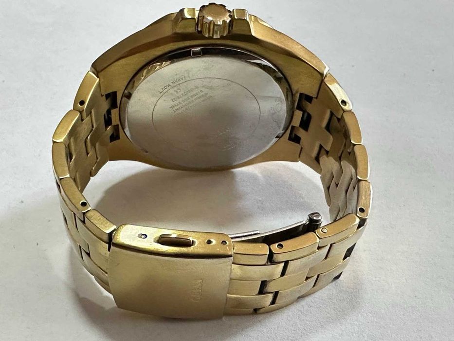 Продавам мъжки часовник Guess GW0278G2
