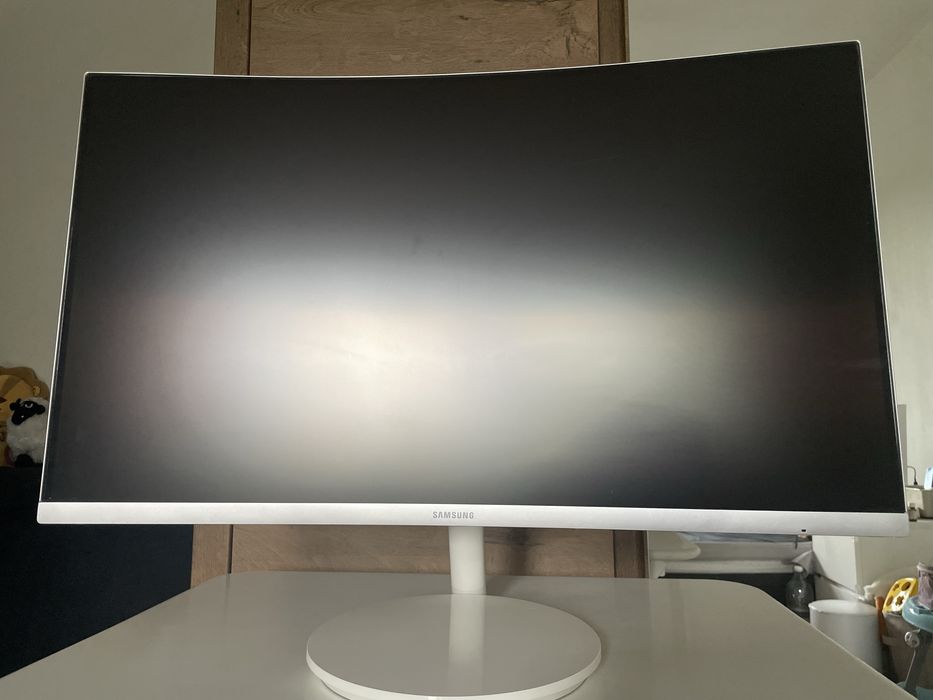 Monitor Samsung curbat 27" VA 75hz Freesync gaming si multimedia