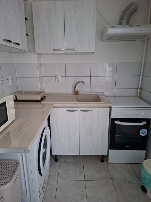 Închiriez garsoniera