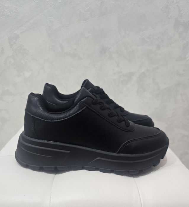 Кроссовки женские 36р