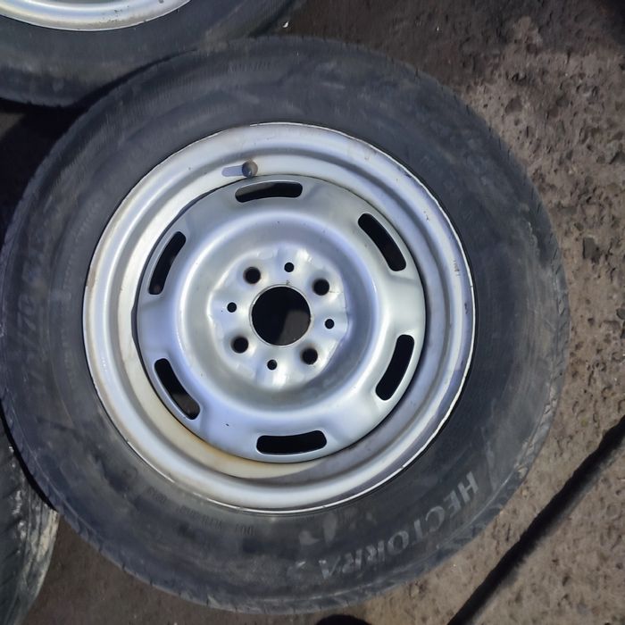 Продам комплект колес на 13