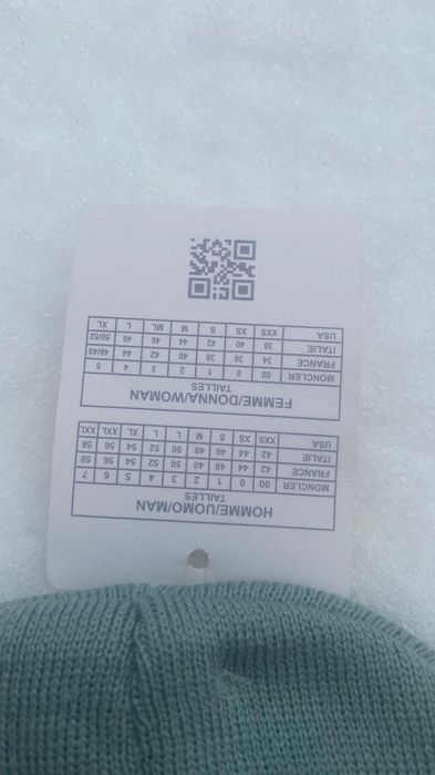 Vand caciula Moncler