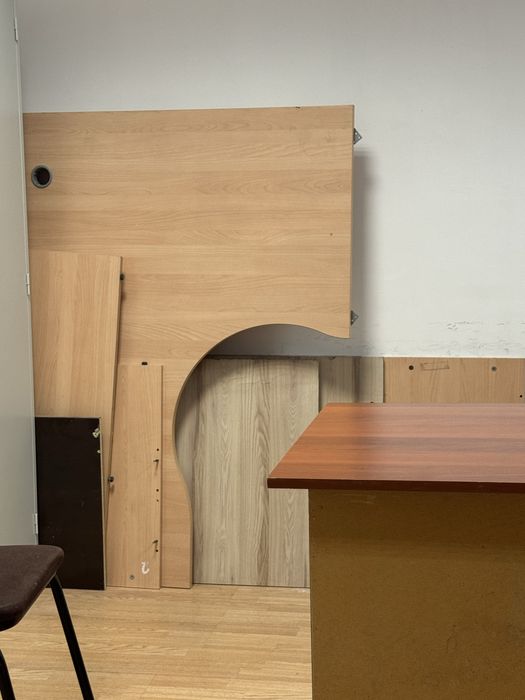 2 принтера и стол в разобронном виде бесплатно