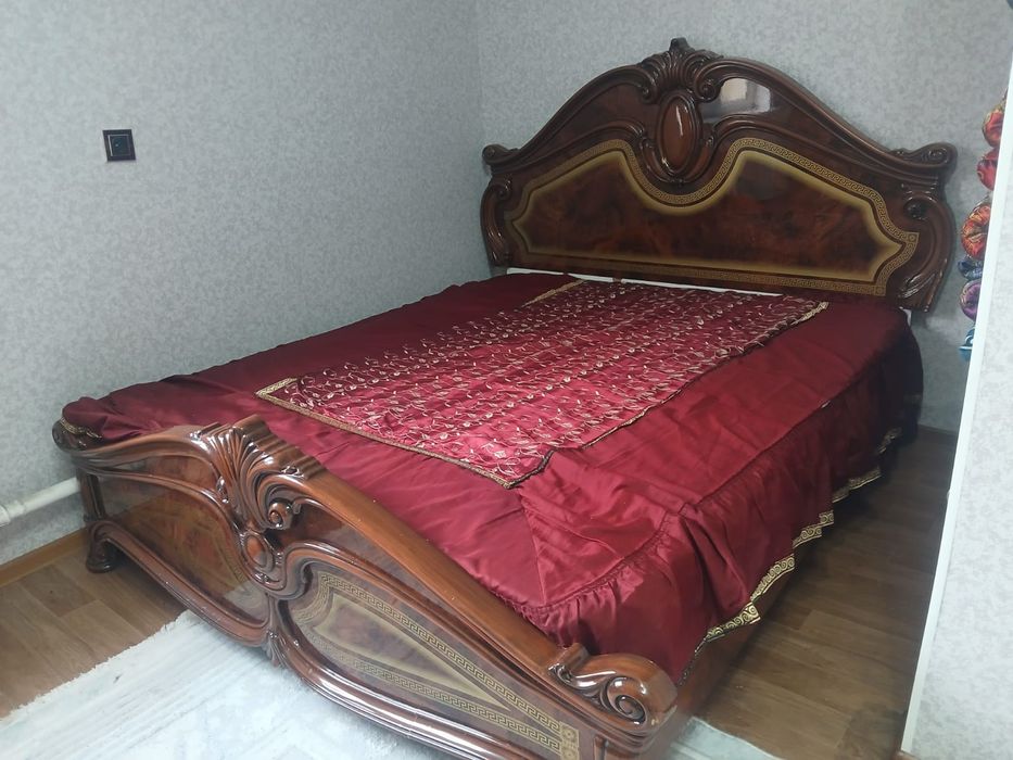 Кровать и шкаф для спальни