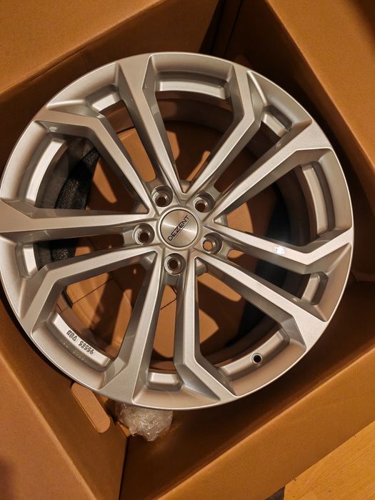 Vand jante de aliaj  pe 20 marca Dezent distanta intre prezoane 5x114,