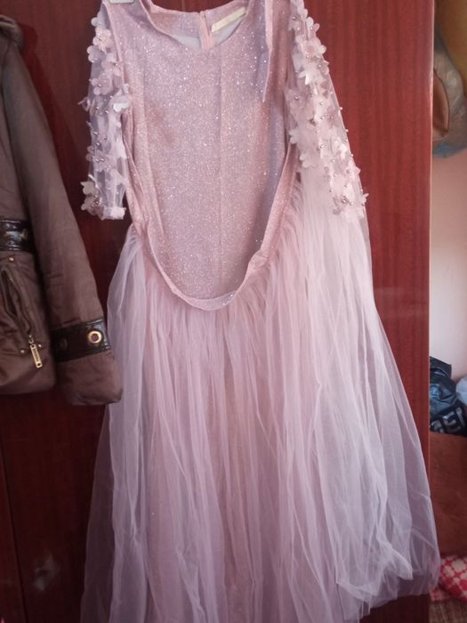 Продам вечерние платья женские подростковые