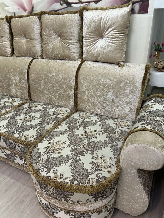 Диван для зала или хола