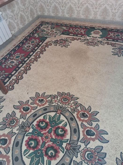 Продам ковер б/у цена 600000сум. Состояние хорошее.