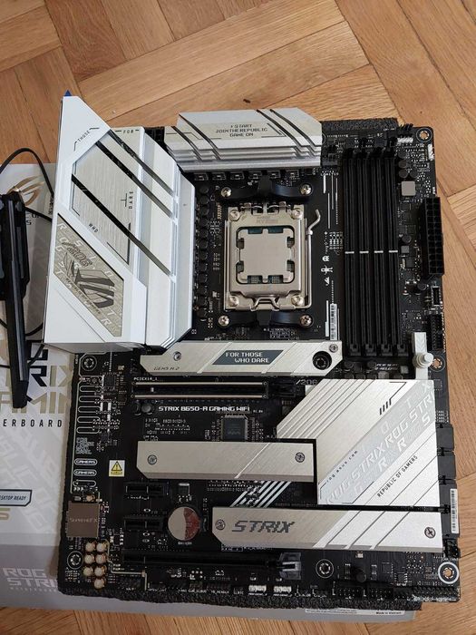 AMD Ryzn 9 7900X3D + Asus Rog Strix B650-A Gaming Wi-Fi