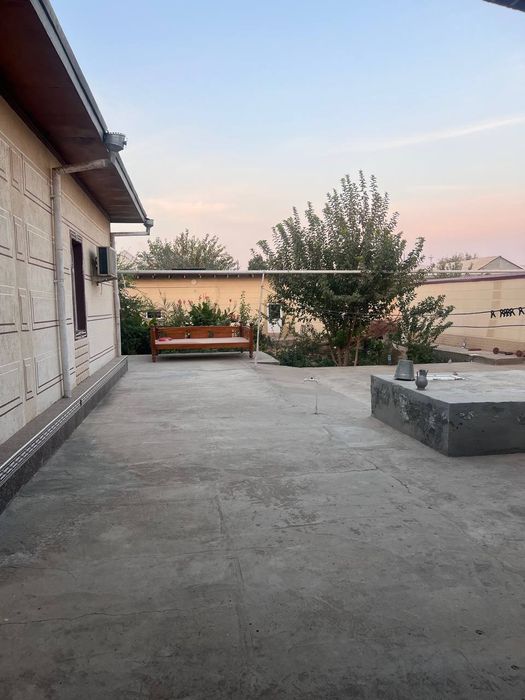 Muborak tumani Quruvchilar MFY da hovli uy sotiladi.