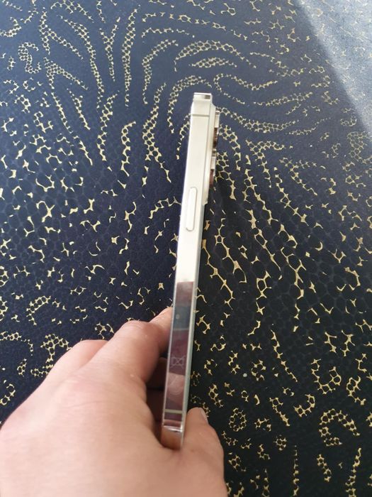 Iphone 14 pro  gold