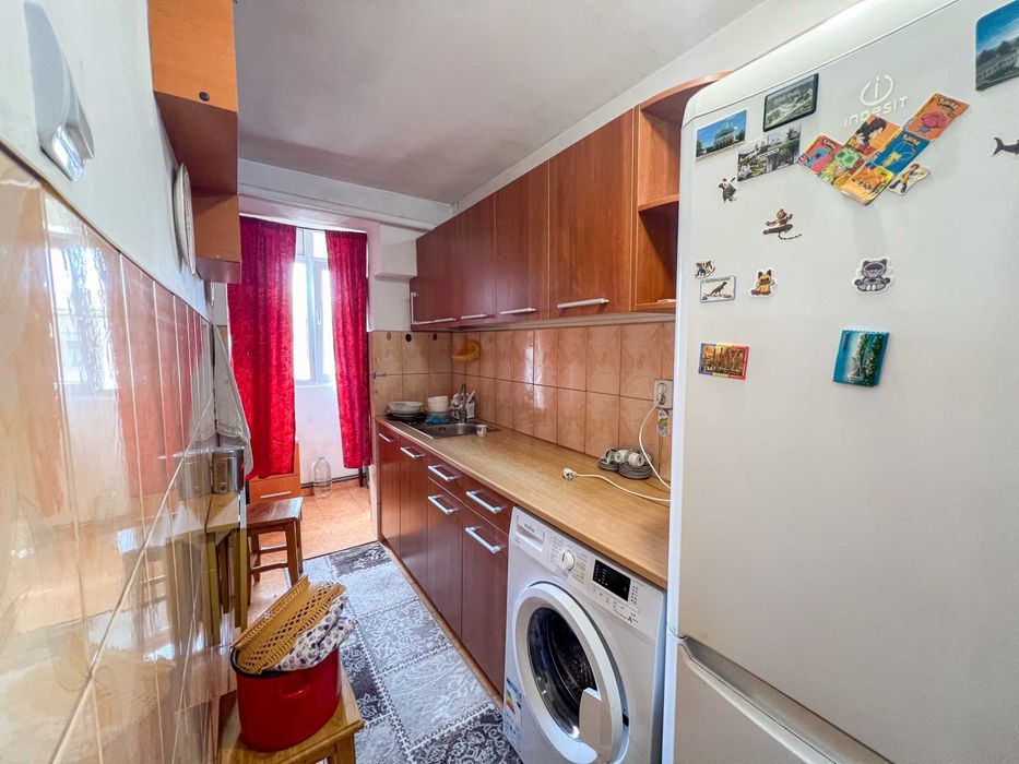 Apartament 3 camere, semidecomandat| Mobilat & utilat | PF|
